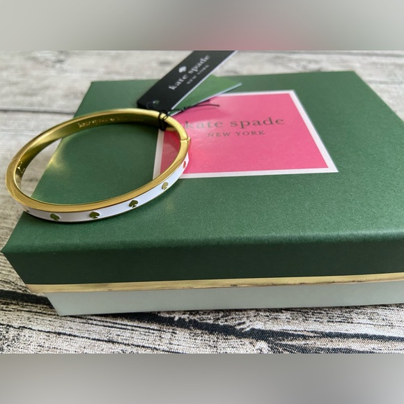NWT! ♠️ Gift set kate spade hinge spade logo bangle + KS branded gift box - Picture 1 of 14